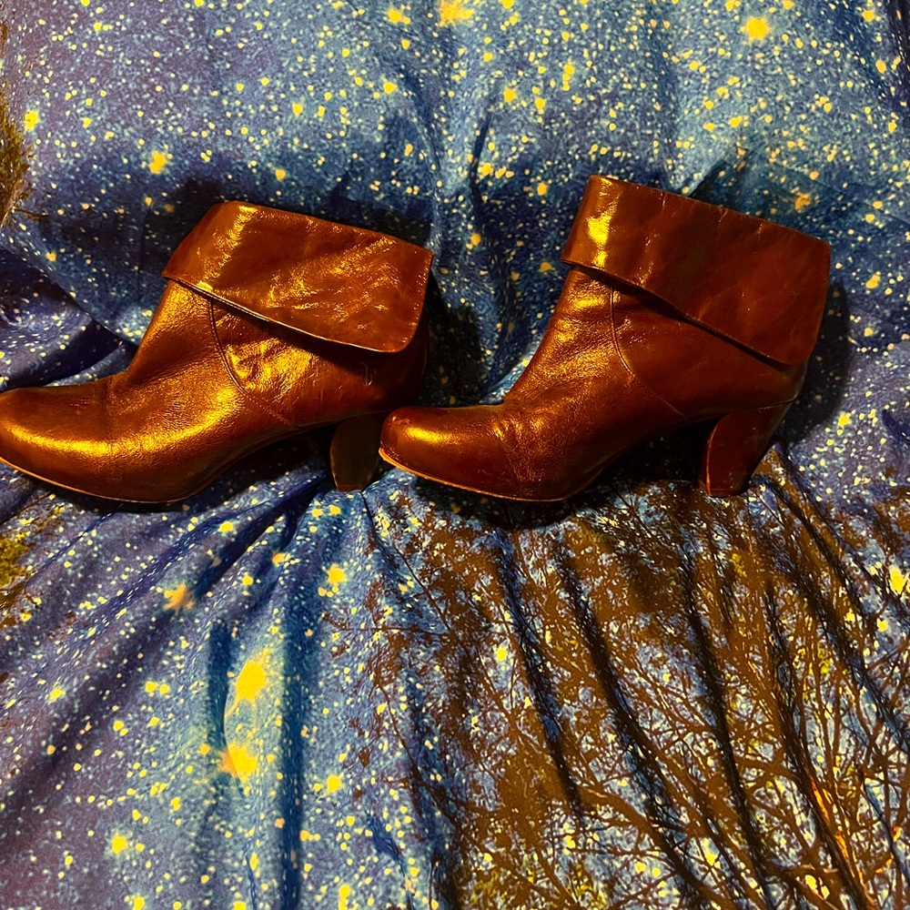 Frye brown Lisa shorty style boots size 7.5